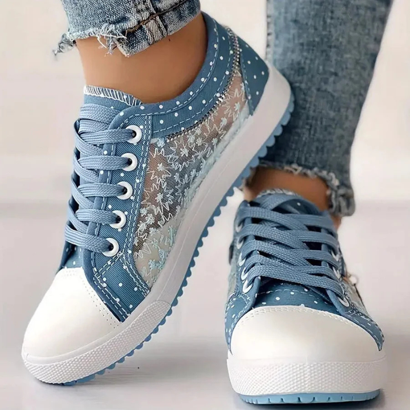 Clara – elegante Sneaker für Damen mit floralen Details