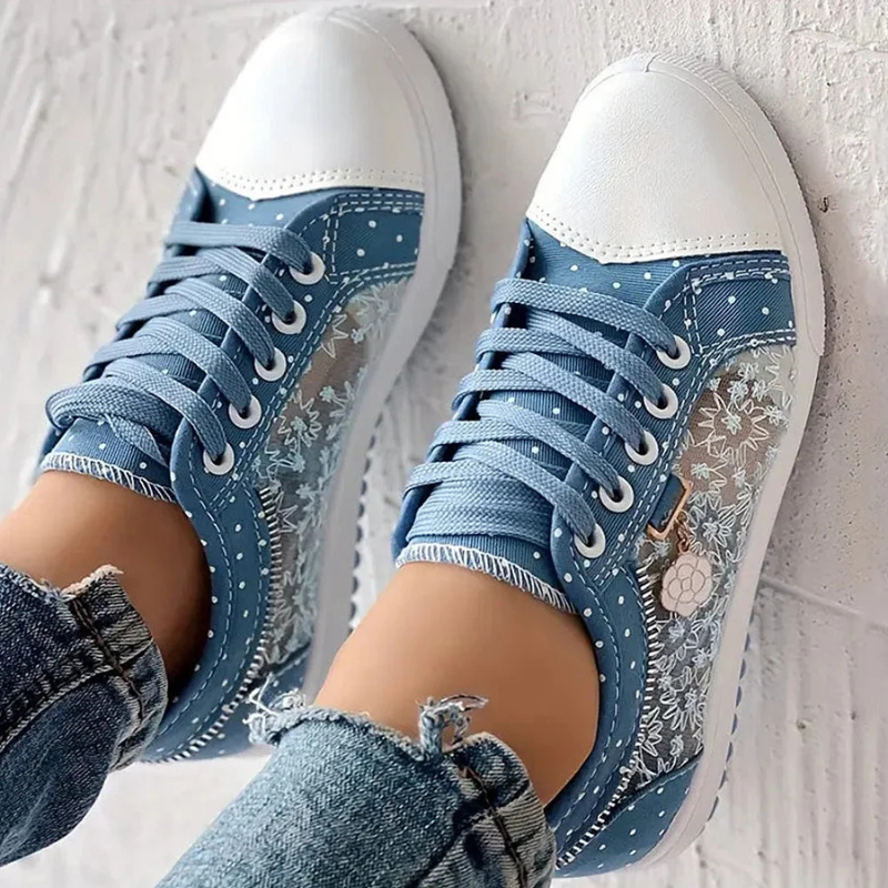 Clara – elegante Sneaker für Damen mit floralen Details