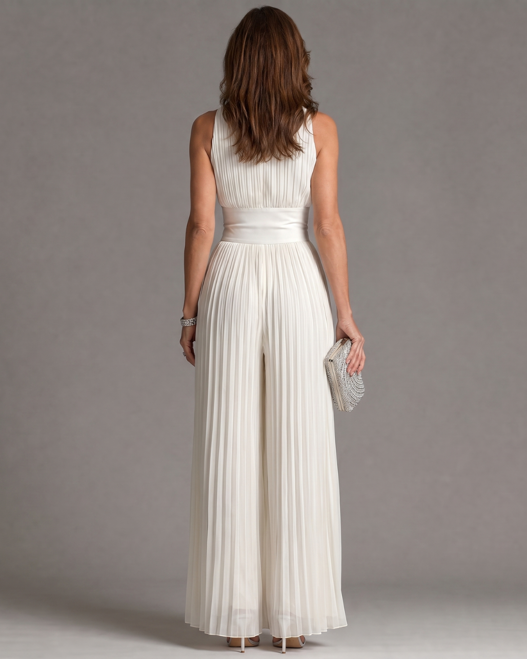 Brigitte Plissierter Overall mit Halter-Ausschnitt und weiten Beinen