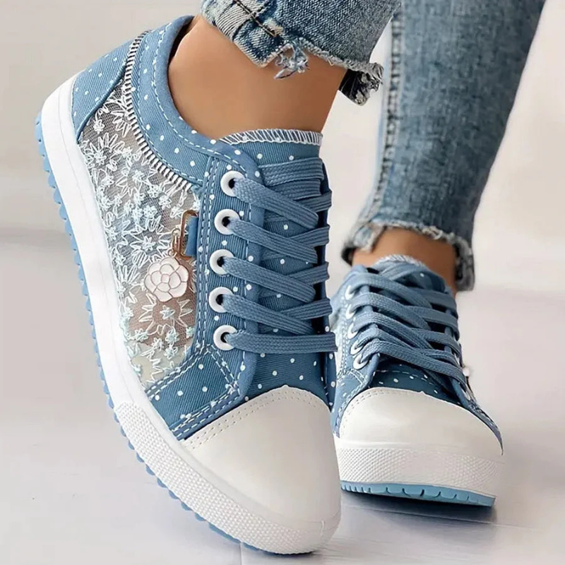 Clara – elegante Sneaker für Damen mit floralen Details