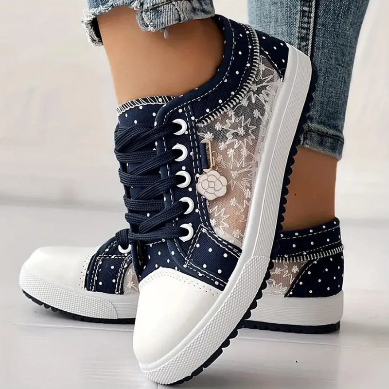 Clara – elegante Sneaker für Damen mit floralen Details