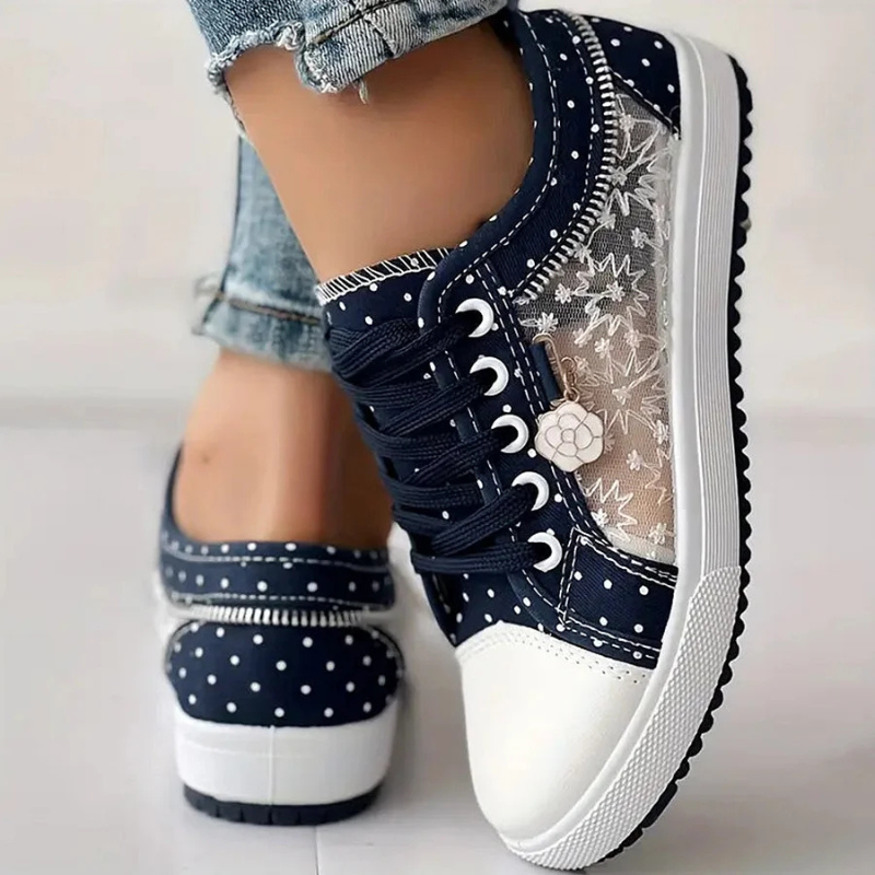 Clara – elegante Sneaker für Damen mit floralen Details